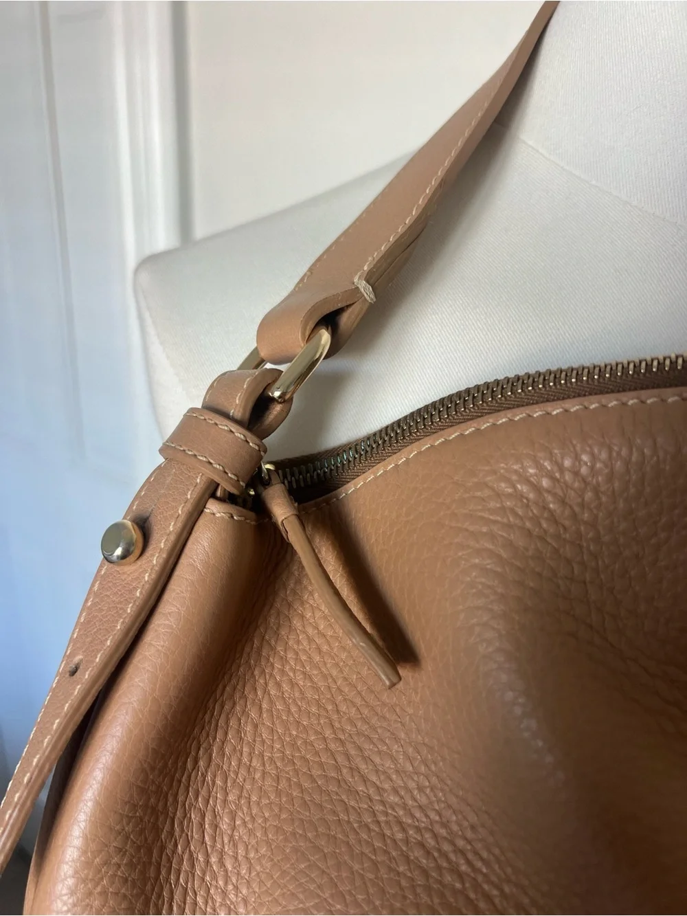 Dooney & Bourke Large Pebbled Leather Hobo Bag Tan Taupe Shoulder Purse Zip